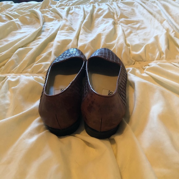 Beautiful Leather Trotters — Classic never goes out of style! - Picture 3 of 5